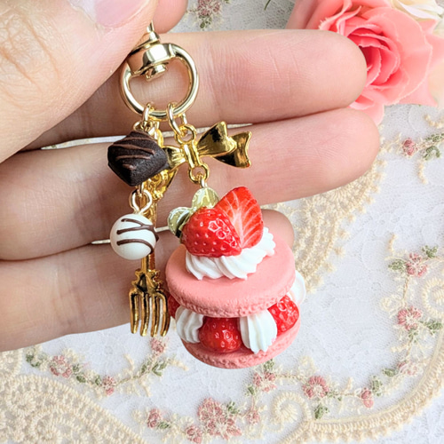 贅沢マカロンとボンボンショコラのキーホルダー フェイクスイーツ