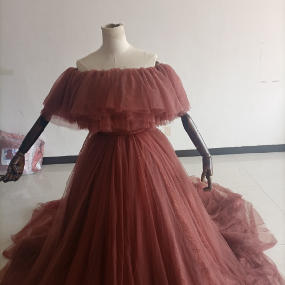 柔らかく重ねたチュールスカートドレス テラコッタ色 オフショル 二次会 5枚目の画像