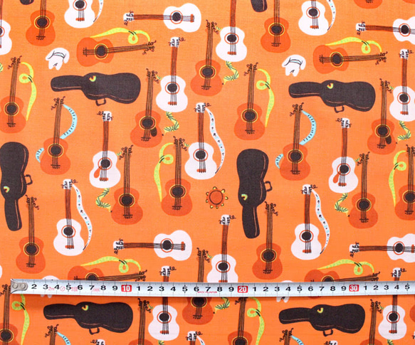 カットクロス Windham Fabrics / Far Far Away 3 / Guitars Red Orange 3枚目の画像