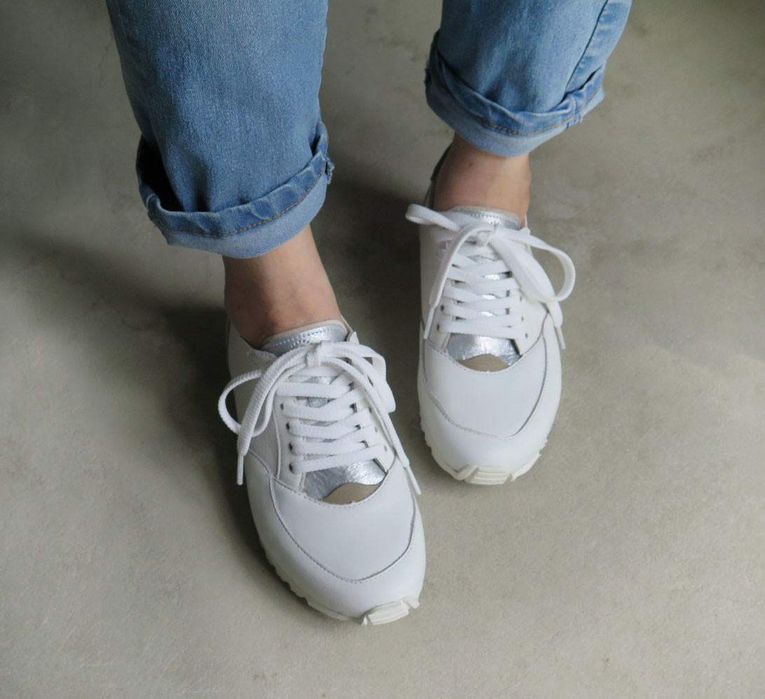 【すっきりシンプルカラー！】スリムなのにゆったりな履き心地！本革大人ユニセックススニーカー/ホワイト×シルバー×つくし 19,272円