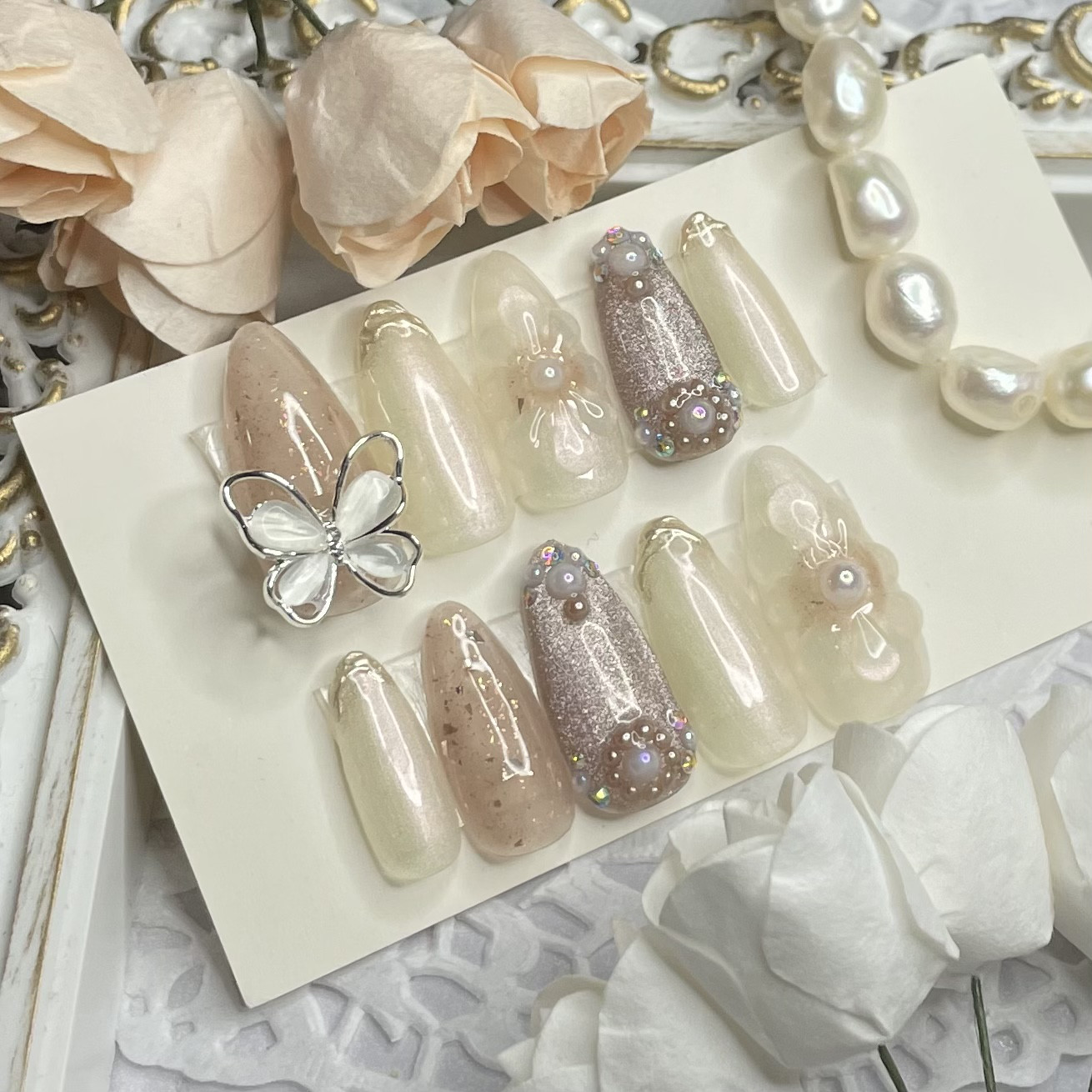 サイズオーダー♡ぷっくりフラワー×バタフライネイルチップ ベージュ  