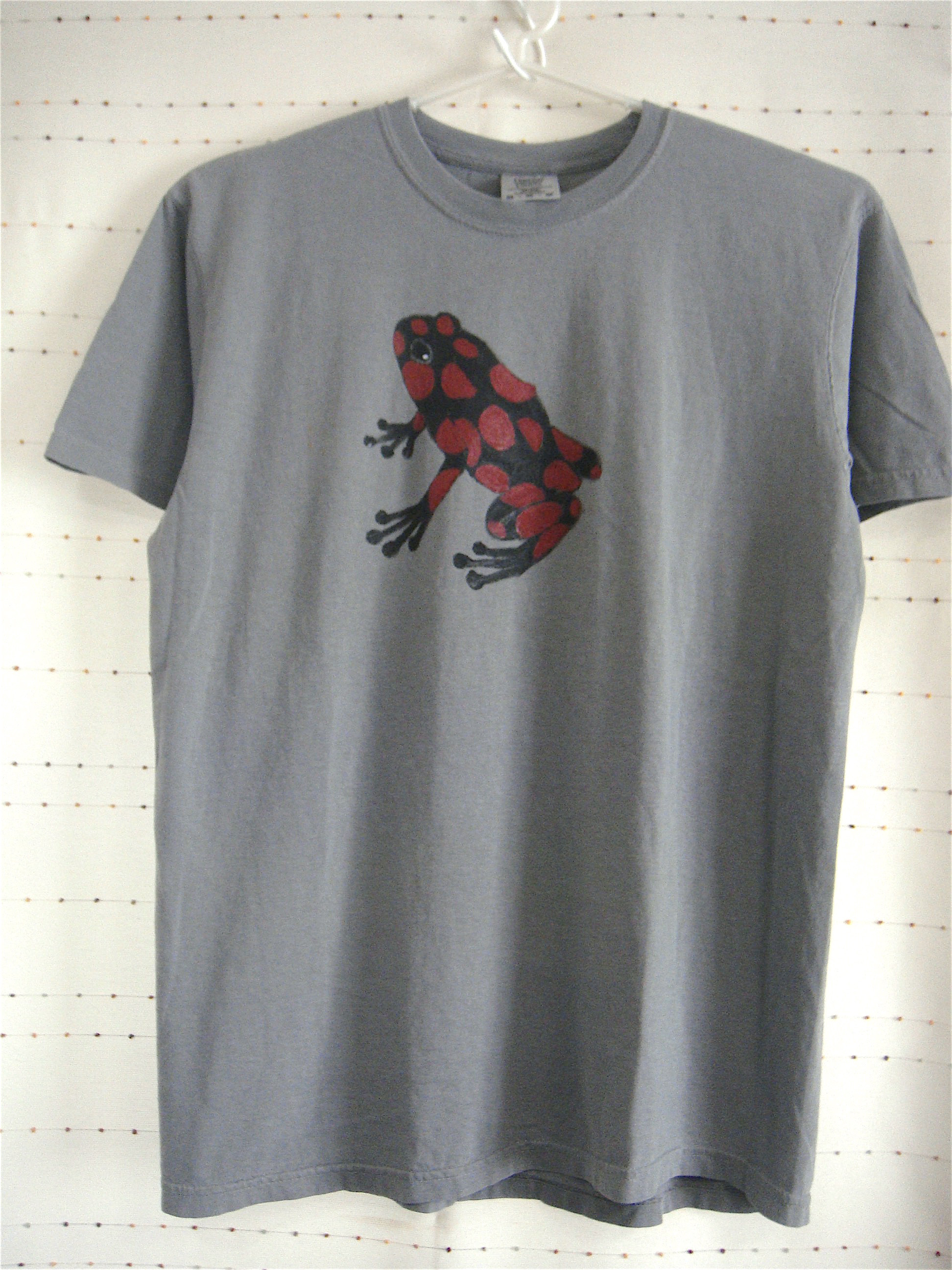 両面絵柄・ヤドクガエル赤・カエルかえる蛙・COMFORT COLORS 後染め メンズMタグ(女子L対応)・手描き一点物