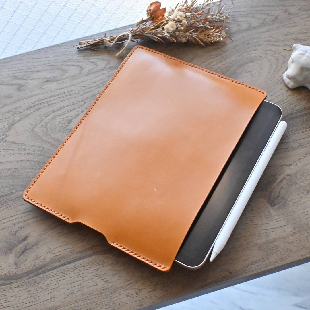 入手困難✨ ブルネロクチネリ ipadケース レザー 本革 スウェード ベージュ レザー iPad mini ケース / ウイスキーキャメル iPad・タブレット