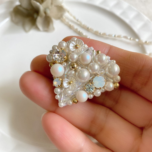 ダイヤモンド 宝石ブローチ】オートクチュール刺繍ブローチ