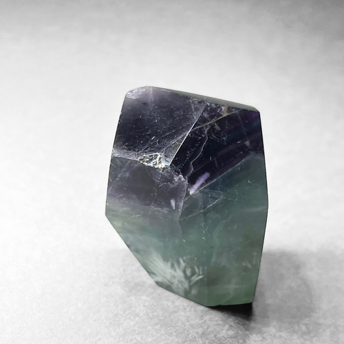 angel feather in fluorite / エンジェルフェザーインフロー