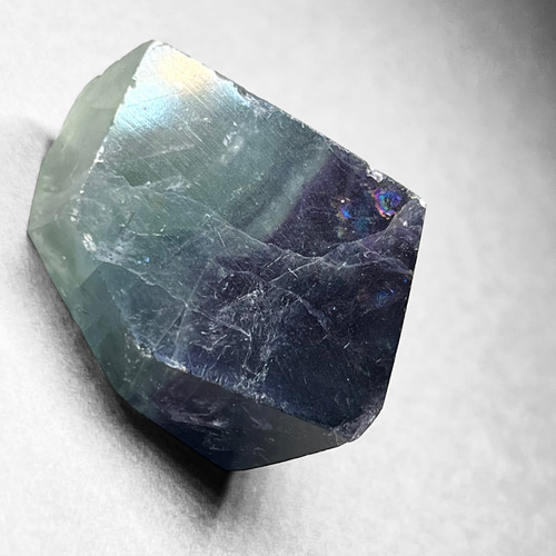angel feather in fluorite / エンジェルフェザーインフロー