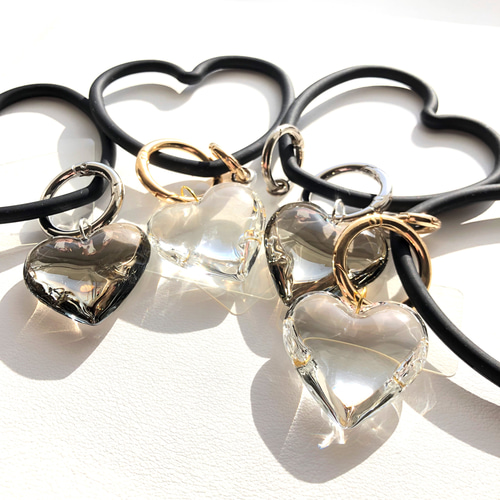 ハートガラスチャームseries スマホストラップ シリコンブラックハート