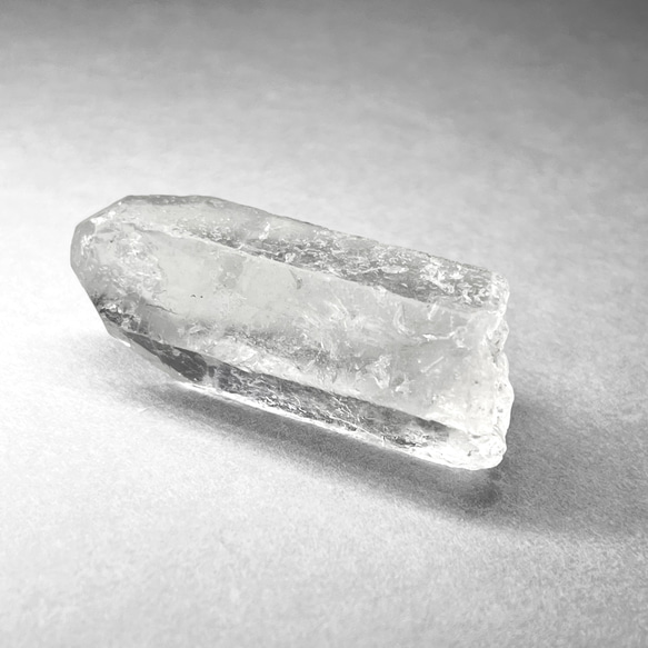 himalayan crystal rough point / ヒマラヤ水晶ラフポイント B ( レインボーあり ) 2枚目の画像