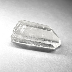 himalayan crystal rough point / ヒマラヤ水晶ラフポイント B ( レインボーあり ) 3枚目の画像