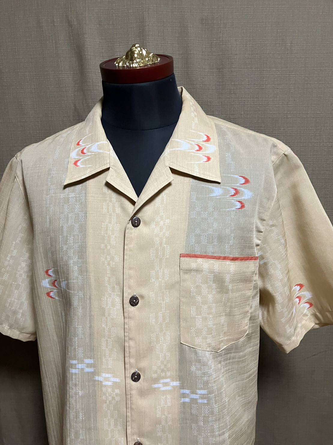 絣柄プリント　ベージュ色　かりゆしウェア　Lサイズ（沖縄、琉球、紅型柄、アロハ）No.79 10,952円