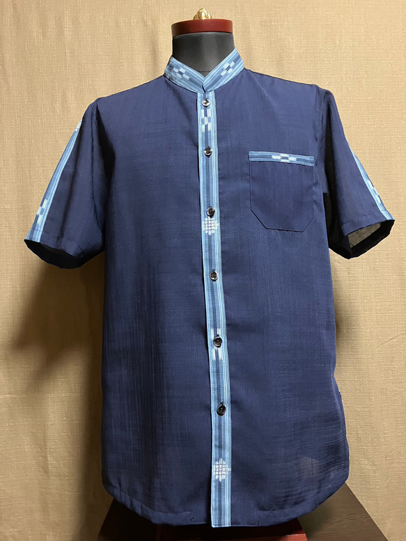 絣柄プリント　紺色　かりゆしウェア　Lサイズ（沖縄、琉球、紅型柄、アロハ）No.82 1枚目の画像