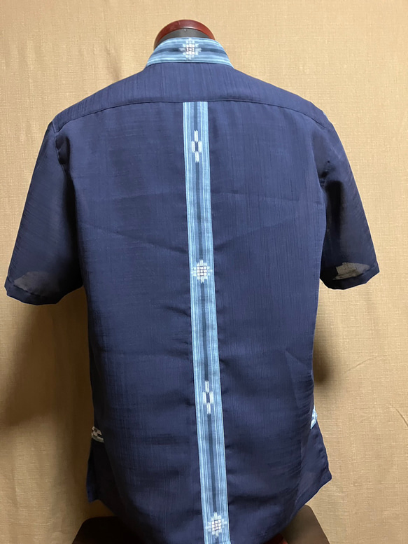 絣柄プリント　紺色　かりゆしウェア　Lサイズ（沖縄、琉球、紅型柄、アロハ）No.82 3枚目の画像