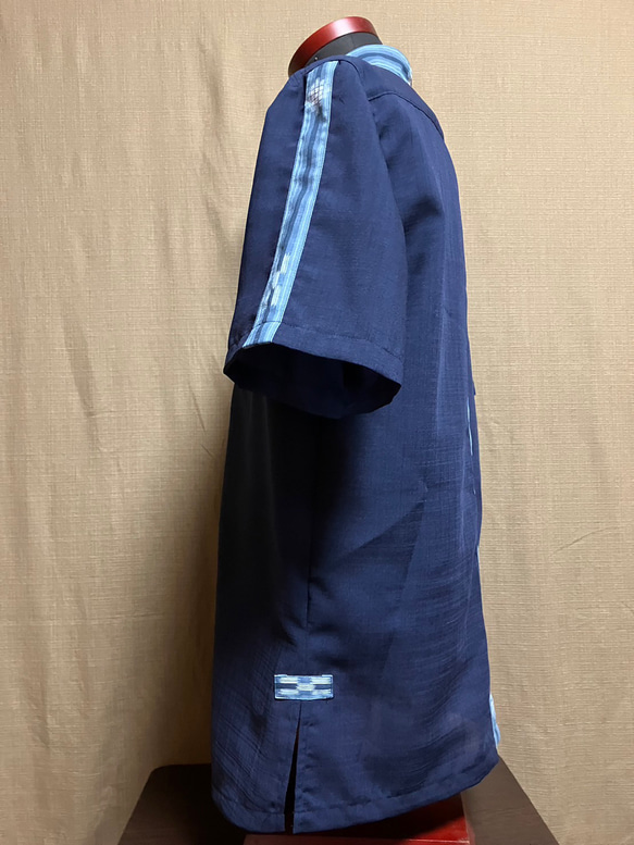 絣柄プリント　紺色　かりゆしウェア　Lサイズ（沖縄、琉球、紅型柄、アロハ）No.82 4枚目の画像