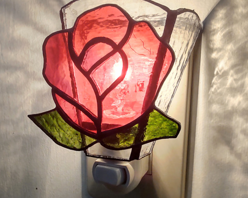 ステンドグラス薔薇足元ランプ ステンドグラス製 真っ赤なバラのおやすみフットライト その他