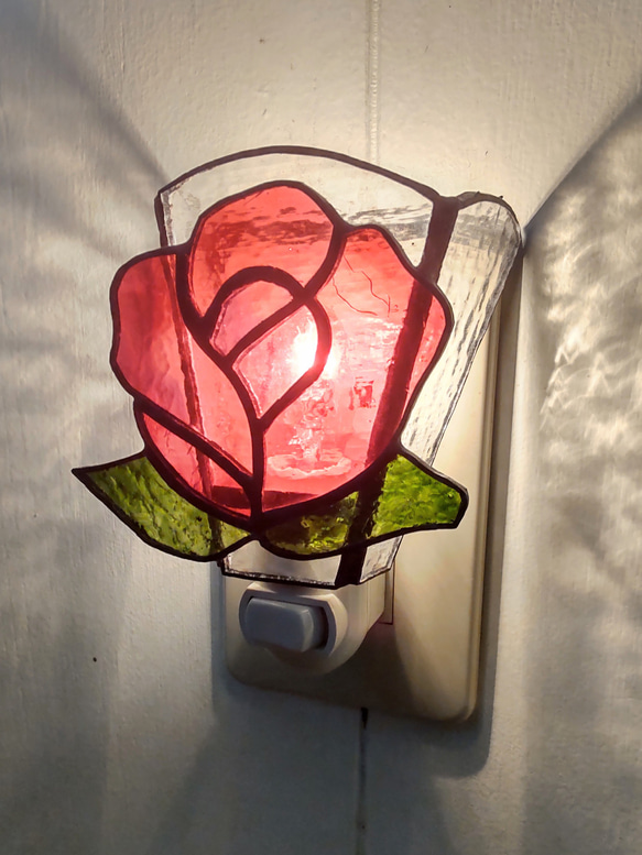 ステンドグラス薔薇足元ランプ ステンドグラス フットライト お休みランプ・赤い薔薇（4面体