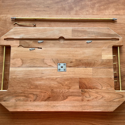 キャンプに最適！真鍮とブラックチェリーの三脚テーブル サイド