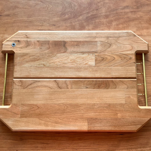 キャンプに最適！真鍮とブラックチェリーの三脚テーブル サイド