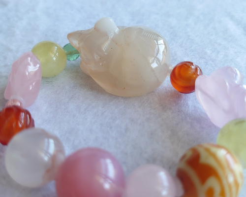 珍しい猫の天珠クィーンコンクシェル回文殊と合わせたブレスレット素敵