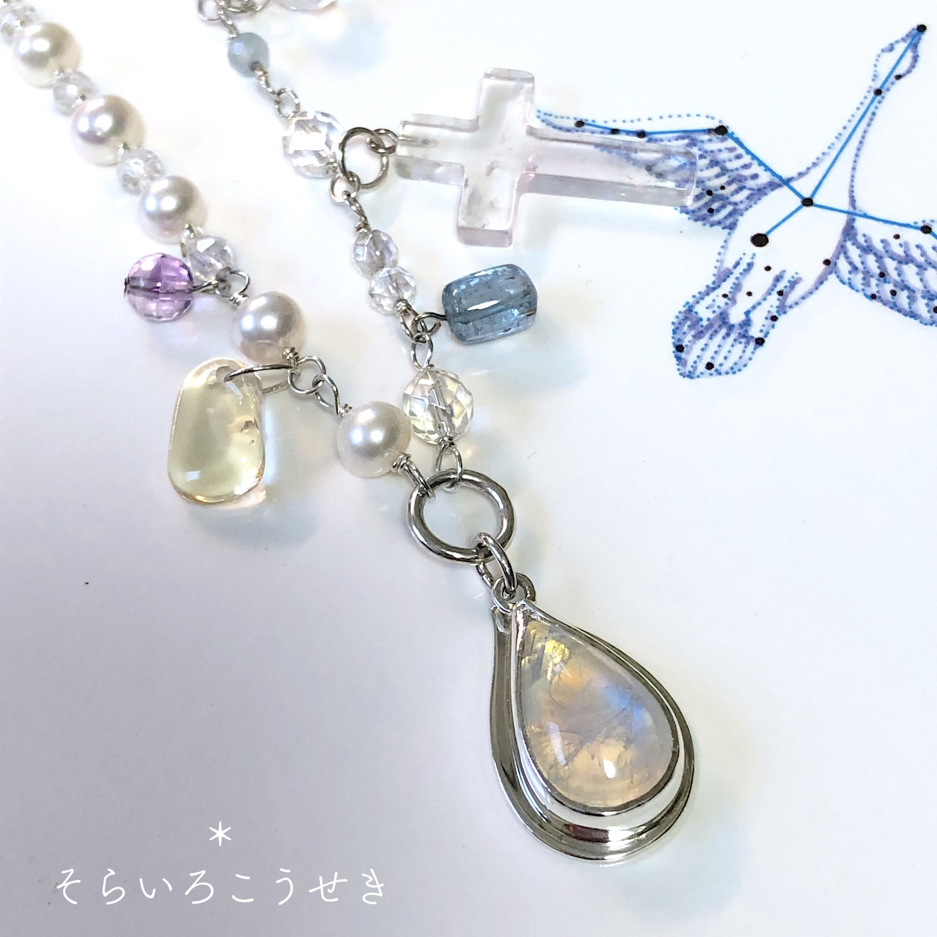 ◆サザンクロスの光◆　幻想的なレインボームーンストーンの首飾り