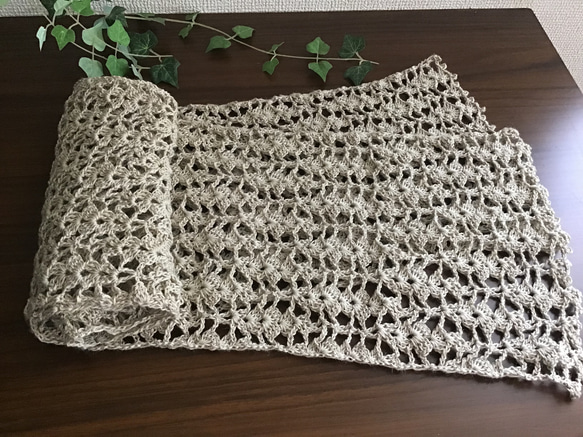 リネンラミーの糸で編んだ透かし編みストール 2枚目の画像