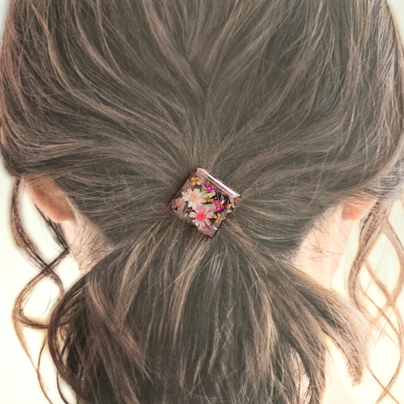 ピンクのお花畑ヘアゴムmarry.c's handmadeaccessory 2枚目の画像