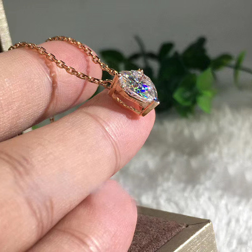 ～【newデザイン】モアサナイト ネックレス K18PG newデザイン】モアサナイト ネックレス K18PG