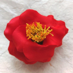 受注制作品♥️八重咲き赤椿葉っぱ無しダブルクリップ 1枚目の画像