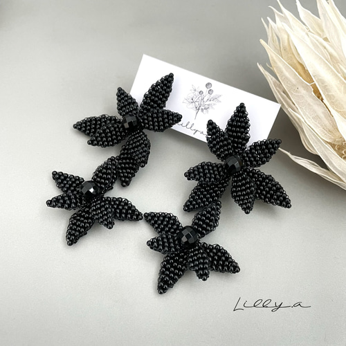179 ブラック✖︎ゴールド花びらの華やかアクセ　ピアスorイヤリング 179 ブラック✖︎ゴールド花びらの華やかアクセ ピアスorイヤリング