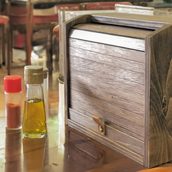 【価格見直しました】食卓にアクセントを！オリジナルシャッター式木製スパイスラック/調味料入れ 3枚目の画像