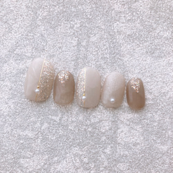 ホワイト × グレージュ♡  ネイル　シアーホワイト　シンプル　上品　ブライダル　nail design 美甲　付け爪　 2枚目の画像