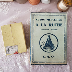 フランスアンティーク　箱入りボタン LE CHIC PARISIEN 11枚目の画像