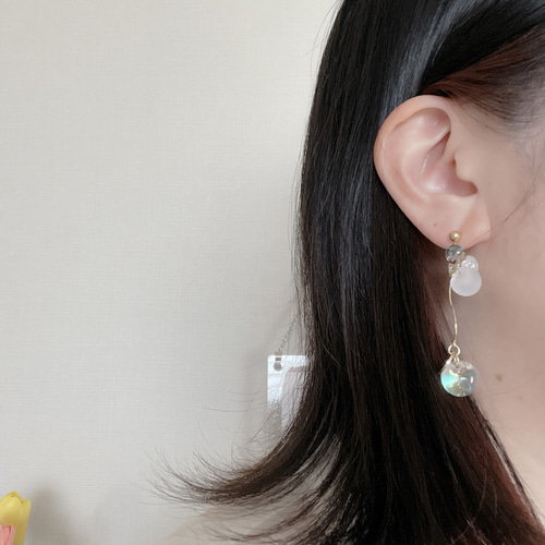 扇形ビーズ刺繍＊紫がかった青 イヤリング／ピアス 金属