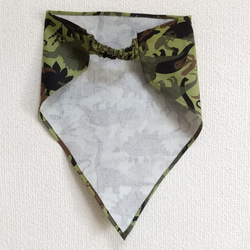 恐竜　カモフラージュ（グリーン）子供用三角巾　ゴム紐付 4枚目の画像