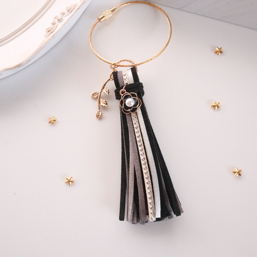 カメリア／リーフ タッセルチャーム✩バッグチャーム バッグチャーム