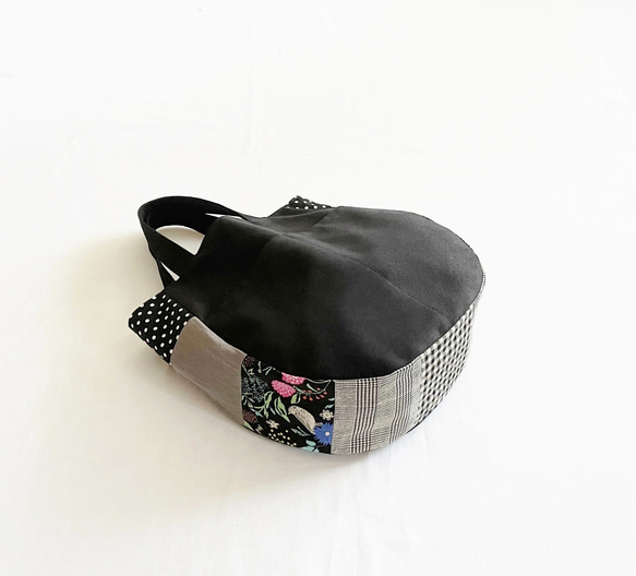 黒パッチワーク*ラウンド型バッグ 草花＆鳥 A4 トートバッグ