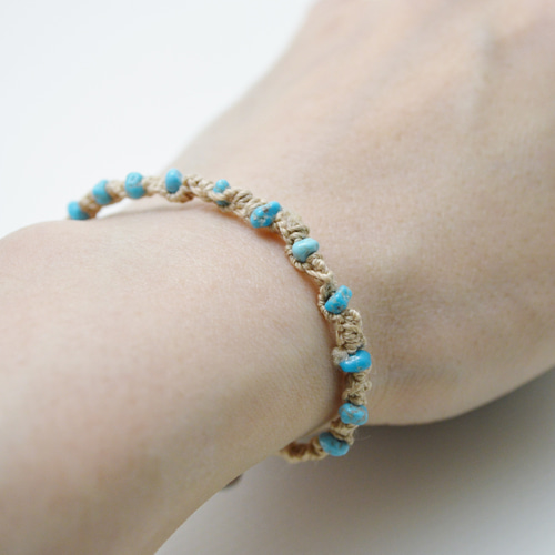 ターコイズブレスレット　ハンドメイド ターコイズ】華奢なブレスレット | iichi 日々の暮らしを