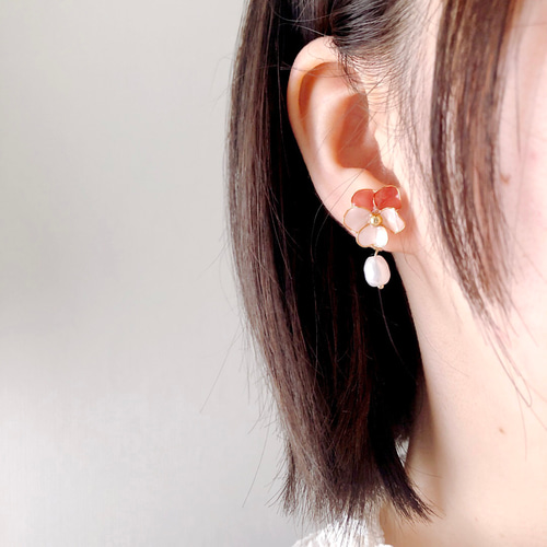 5色〉パンジーのピアス〈左右色違い選択可能〉 ピアス（スタッド