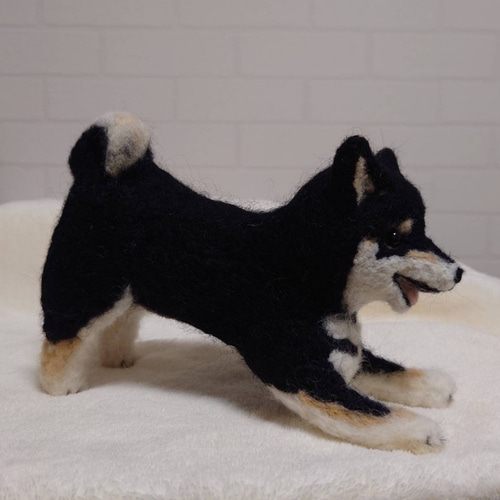 羊毛フェルト　黒柴　ハンドメイド　柴犬♡ 黒柴さん出来上がり。 見る角度によって少し違う顔に見えるのが好き