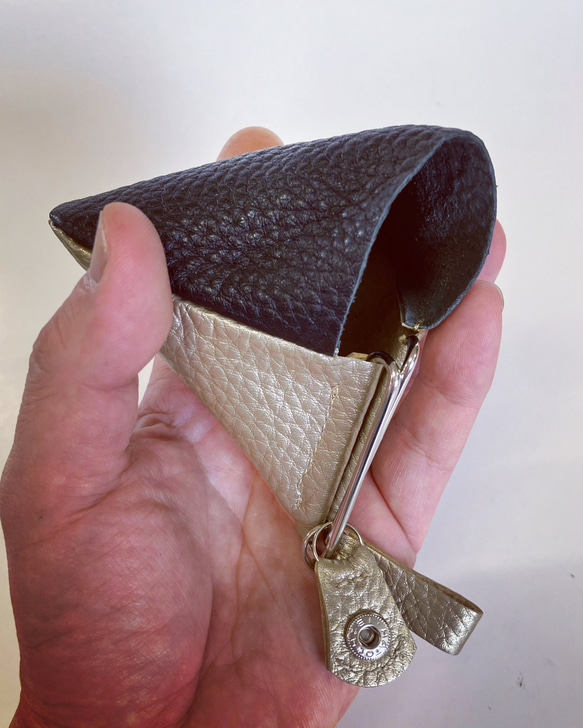 Dog ear coin case〜犬の耳の様な可愛いフォルムのコインケース〜(姫路レザー) 4枚目の画像