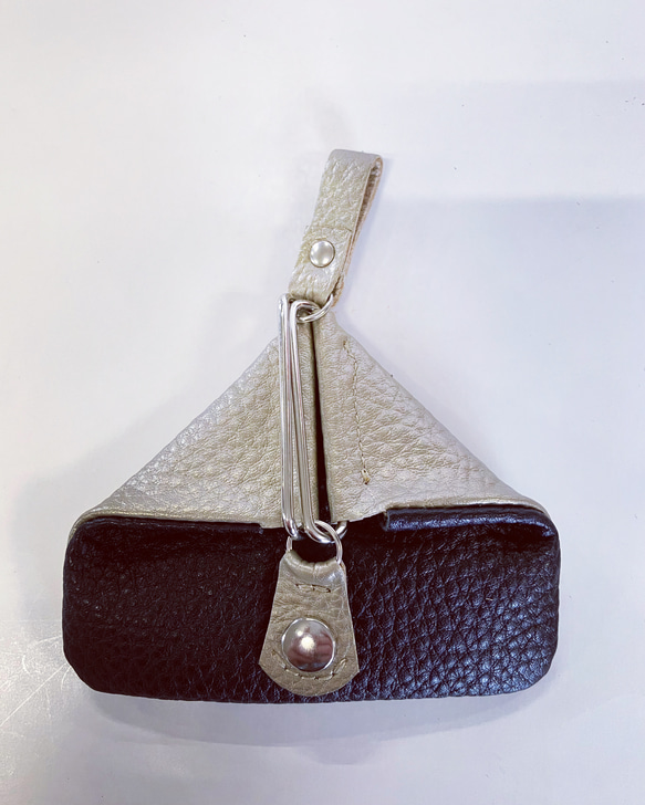 Dog ear coin case〜犬の耳の様な可愛いフォルムのコインケース〜(姫路レザー) 1枚目の画像