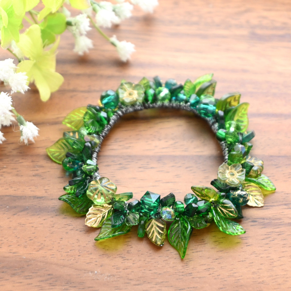 春もの超早割✨新緑のリースのシュシュ＊ブレスレット