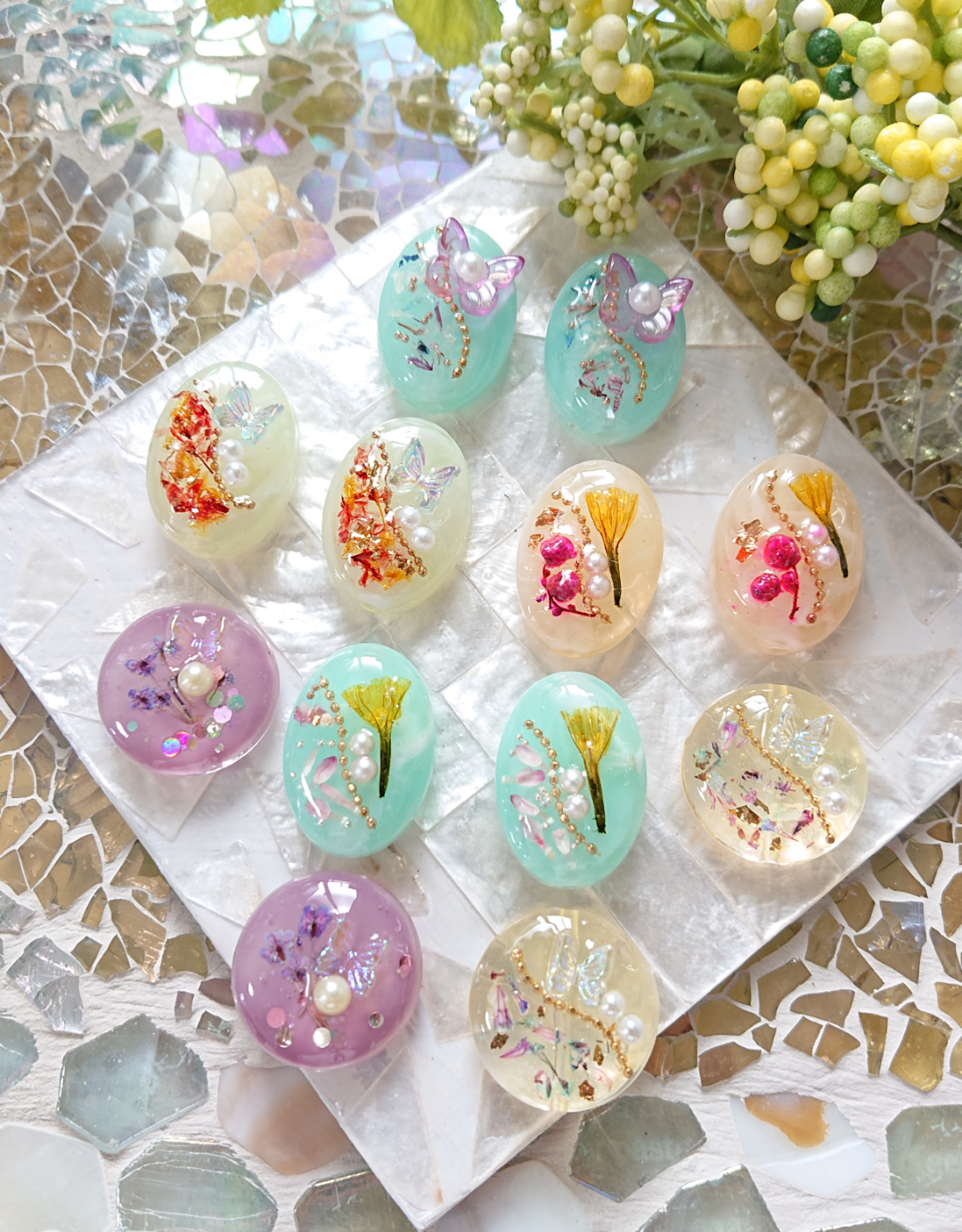 蝶とドライフラワーのビーズ☆12個 k-31 送料無料/ビーズ/ちょうちょ 