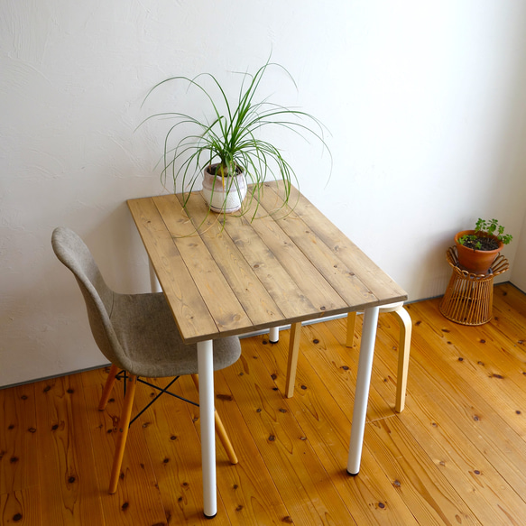 シンプルなダイニングテーブル《幅90ｘ奥行62cm》BLANCA【無垢材・2人用】 1枚目の画像