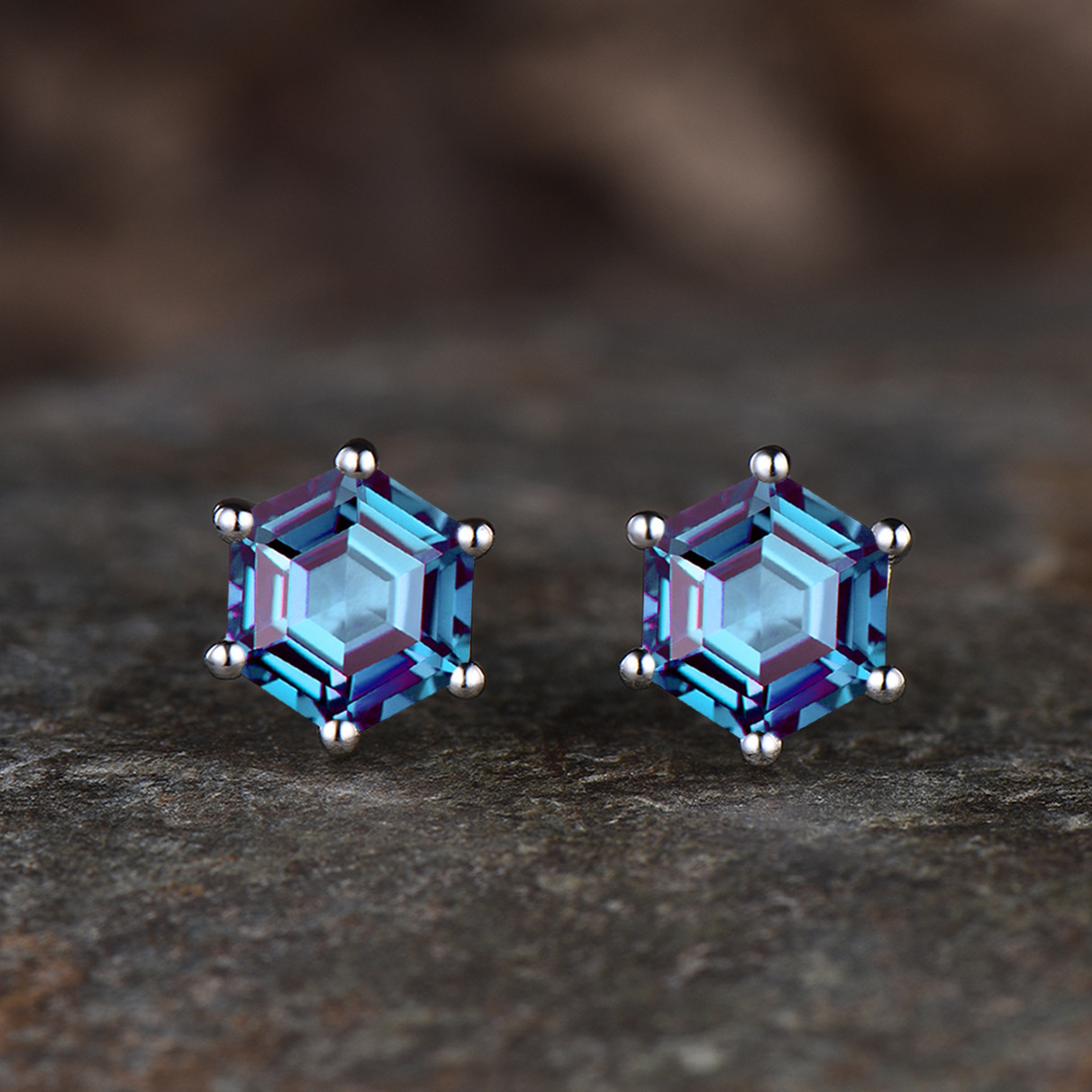 アレキサンドライトピアス アレキサンドライトピアス