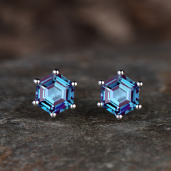 6月の誕生石アレキサンドライトピアス カラーチェンジストーンスタッド