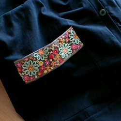 花卉圖案刺繡口袋 * 也可用作空調對策 ◎ 落肩 * 完全包覆 * 寬鬆半長開襟衫 * 海軍藍 第8張的照片