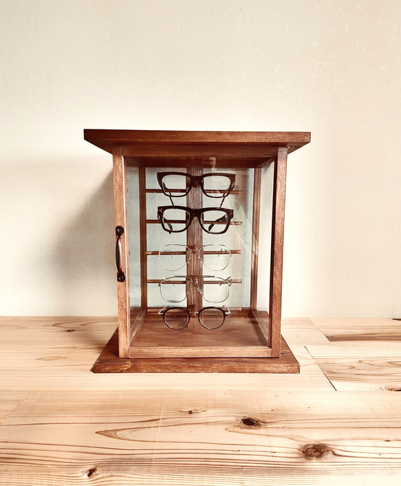 ガラス製　メガネスタンド　サングラススタンド　メガネケース　木製　ガラス板　ガラスケース　 4枚目の画像