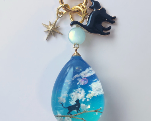 No.291 虹と雲とひまわり じゃれ猫レジンチャーム 少し訳あり No.291