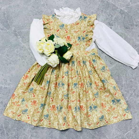 【受注制作サイズ80〜130】ベストオブモリス　アイリス　使用　子供服　フリルエプロンワンピース　 1枚目の画像