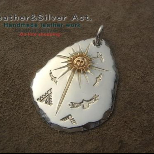 イーグルネックレス手彫り シルバー925、ゴールド（k18) ハンドメイド